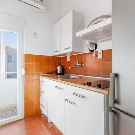 A4 Tonka Apartment Igrane